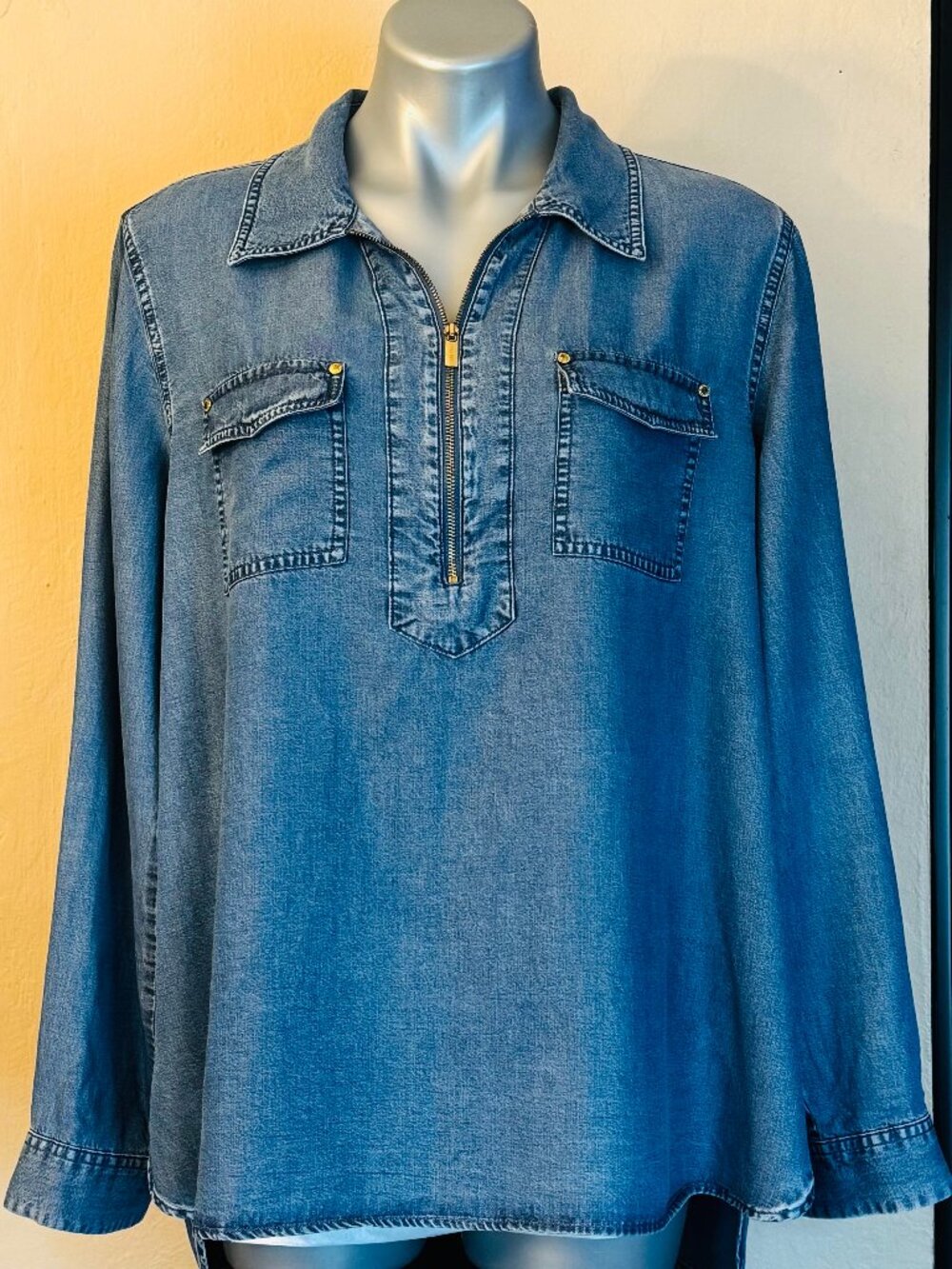 Ellen Tracy Tencel Chambray XL Denim Blouse Top Front Zip Pockets Roll Up Tab